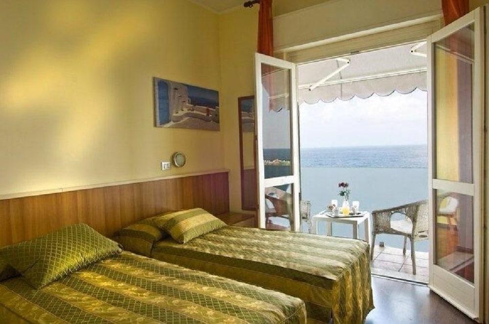 Hotel Marina Celle Ligure Ngoại thất bức ảnh